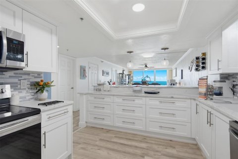 Condo in Daytona Beach Shores, Florida, 2 bedrooms № 2425536 - photo 18