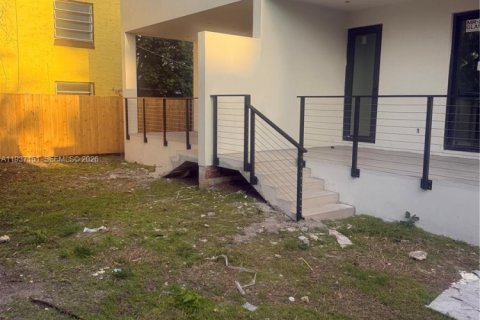 Propiedad comercial en venta en Miami, Florida, 269.42 m2 № 2153655 - foto 2