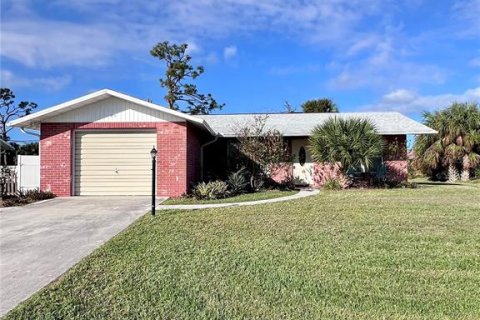 Villa ou maison à louer à Englewood, Floride: 2 chambres, 97.55 m2 № 1442392 - photo 1
