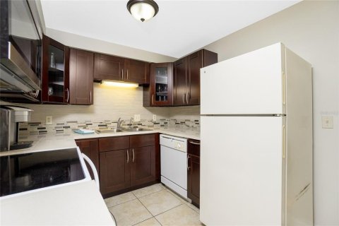 Villa ou maison à louer à Englewood, Floride: 2 chambres, 97.55 m2 № 1442392 - photo 11