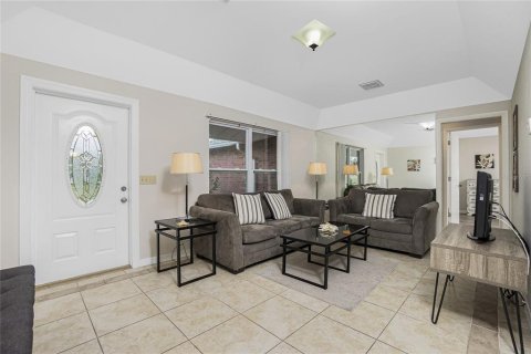 Villa ou maison à louer à Englewood, Floride: 2 chambres, 97.55 m2 № 1442392 - photo 4