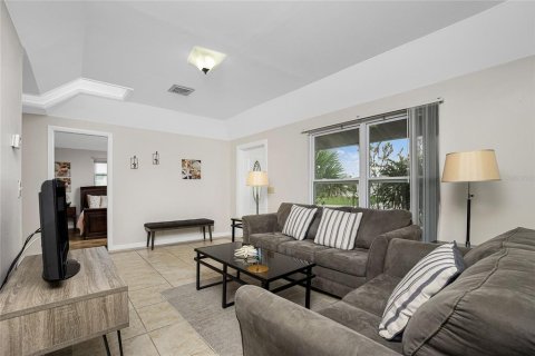 Villa ou maison à louer à Englewood, Floride: 2 chambres, 97.55 m2 № 1442392 - photo 5
