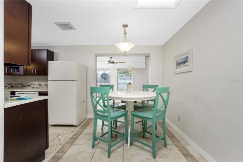 Villa ou maison à louer à Englewood, Floride: 2 chambres, 97.55 m2 № 1442392 - photo 8