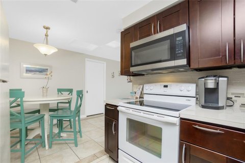 Villa ou maison à louer à Englewood, Floride: 2 chambres, 97.55 m2 № 1442392 - photo 10
