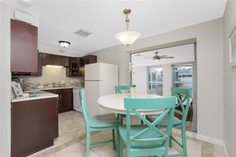 Villa ou maison à louer à Englewood, Floride: 2 chambres, 97.55 m2 № 1442392 - photo 9