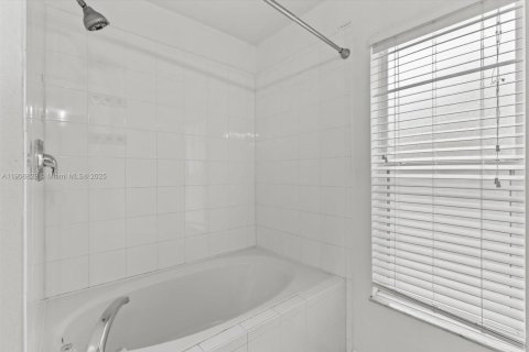 Casa en venta en Port St. Lucie, Florida, 4 dormitorios, 152.73 m2 № 1965317 - foto 15