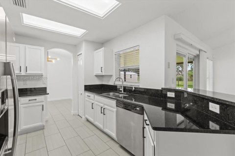 Casa en venta en Port St. Lucie, Florida, 4 dormitorios, 152.73 m2 № 1965317 - foto 11