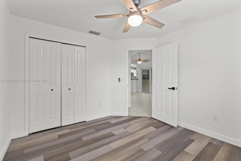 Casa en venta en Port St. Lucie, Florida, 4 dormitorios, 152.73 m2 № 1965317 - foto 23