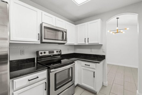 Casa en venta en Port St. Lucie, Florida, 4 dormitorios, 152.73 m2 № 1965317 - foto 10