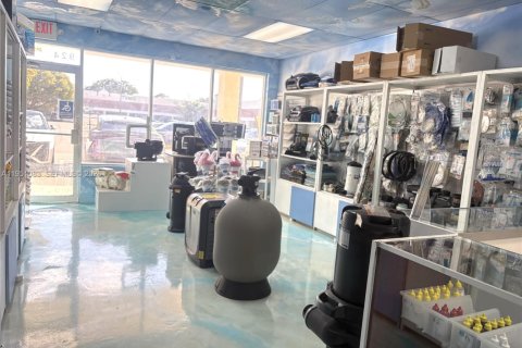 Propiedad comercial en venta en Miami, Florida № 2006644 - foto 3