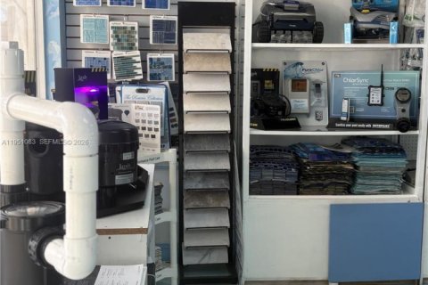 Propiedad comercial en venta en Miami, Florida № 2006644 - foto 7