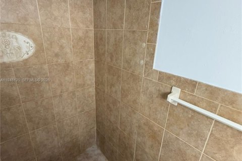 Condo in Hialeah, Florida, 2 bedrooms  № 2004633 - photo 18