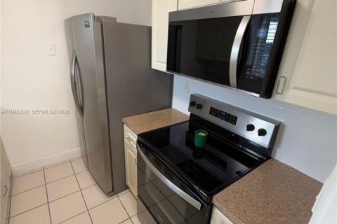 Condo in Hialeah, Florida, 2 bedrooms  № 2004633 - photo 6