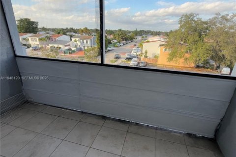 Condo in Hialeah, Florida, 2 bedrooms  № 2004633 - photo 21