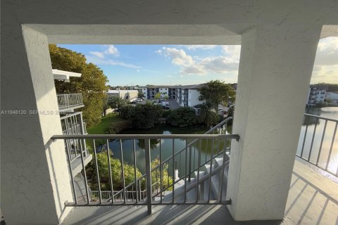 Condo in Hialeah, Florida, 2 bedrooms  № 2004633 - photo 3
