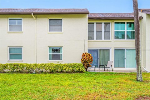 Condo in Largo, Florida, 1 bedroom  № 1684695 - photo 6