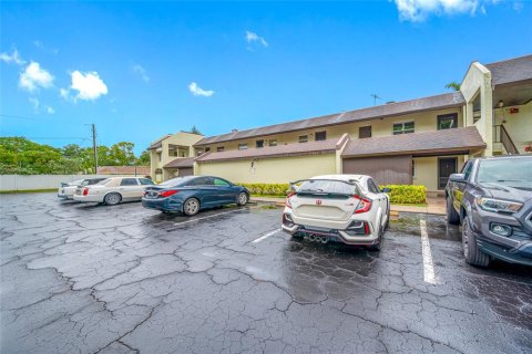Condo in Largo, Florida, 1 bedroom  № 1684695 - photo 2