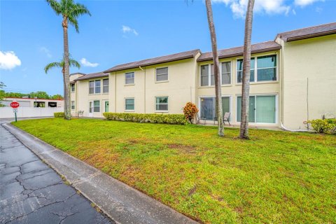 Condo in Largo, Florida, 1 bedroom  № 1684695 - photo 5