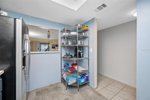 Condo in Largo, Florida, 1 bedroom  № 1684695 - photo 21