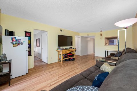 Condo in Largo, Florida, 1 bedroom  № 1684695 - photo 29