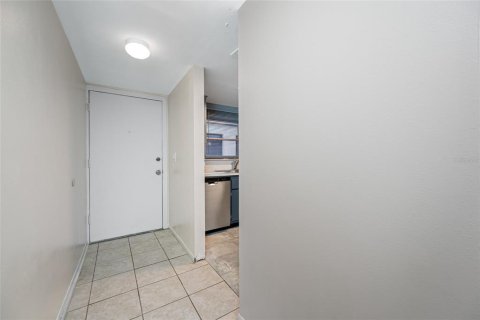 Condo in Largo, Florida, 1 bedroom  № 1684695 - photo 15