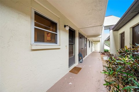 Condo in Largo, Florida, 1 bedroom  № 1684695 - photo 10