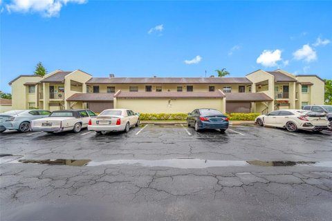 Condo in Largo, Florida, 1 bedroom  № 1684695 - photo 1