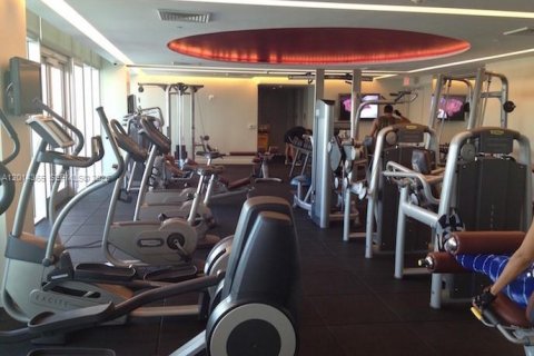Condominio en alquiler en Miami, Florida, 1 dormitorio, 68.56 m2 № 2076454 - foto 2