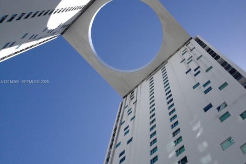 Condominio en Miami, Florida, 1 dormitorio № 2076454