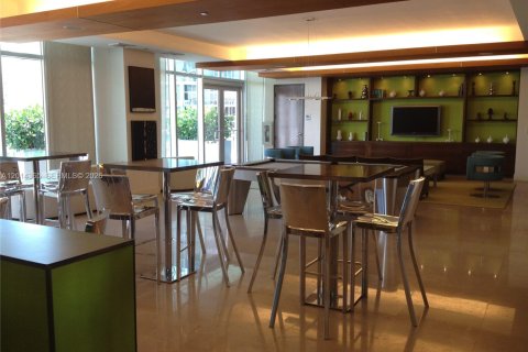 Condominio en alquiler en Miami, Florida, 1 dormitorio, 68.56 m2 № 2076454 - foto 5