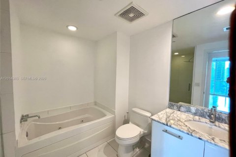 Condominio en alquiler en Miami, Florida, 1 dormitorio, 68.56 m2 № 2076454 - foto 14