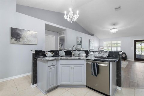 House in Palm Coast, Florida 4 bedrooms, 225.01 sq.m. № 2221295 - photo 21