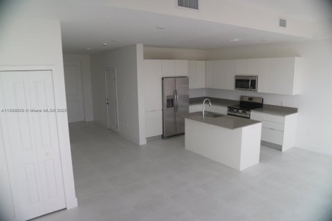 Townhouse in Homestead, Florida 3 bedrooms № 2035266 - photo 5
