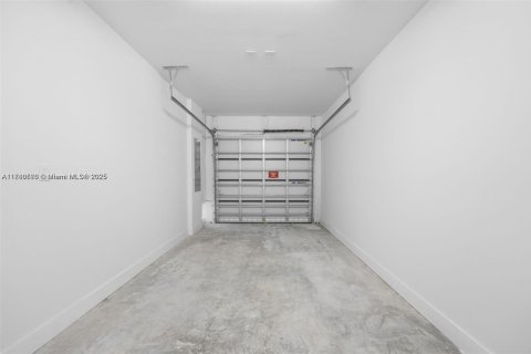 Townhouse in Homestead, Florida 3 bedrooms № 2035266 - photo 18