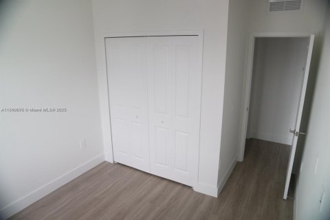 Townhouse in Homestead, Florida 3 bedrooms № 2035266 - photo 15