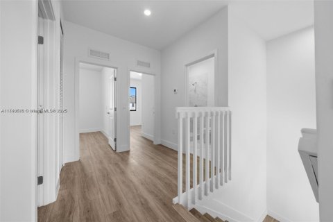 Townhouse in Homestead, Florida 3 bedrooms № 2035266 - photo 10