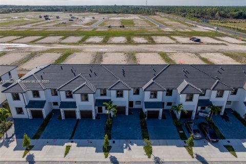 Townhouse in Homestead, Florida 3 bedrooms № 2035266