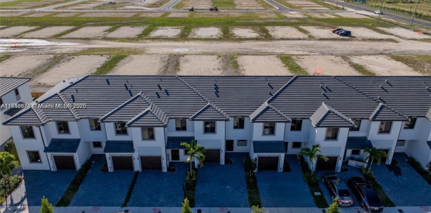 Townhouse in Homestead, Florida 3 bedrooms № 2035266