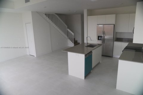 Townhouse in Homestead, Florida 3 bedrooms № 2035266 - photo 4