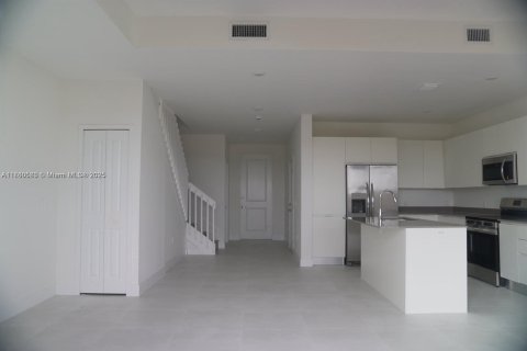Townhouse in Homestead, Florida 3 bedrooms № 2035266 - photo 3