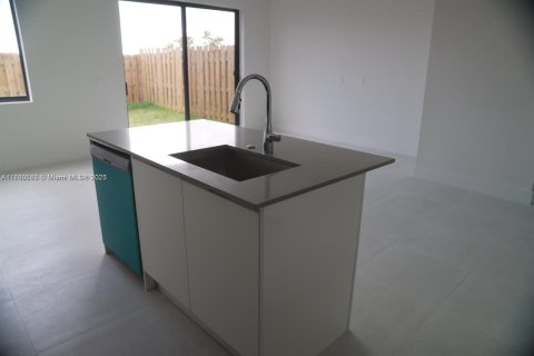 Townhouse in Homestead, Florida 3 bedrooms № 2035266 - photo 6