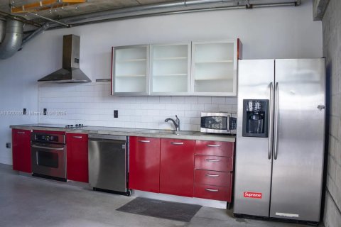 Condominio en alquiler en Miami, Florida, 1 dormitorio, 129.88 m2 № 1952053 - foto 11