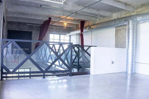 Condominio en alquiler en Miami, Florida, 1 dormitorio, 129.88 m2 № 1952053 - foto 20