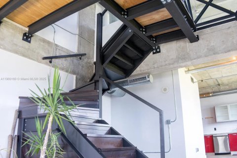 Condominio en alquiler en Miami, Florida, 1 dormitorio, 129.88 m2 № 1952053 - foto 13