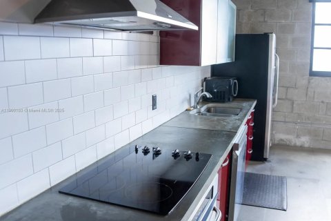 Condominio en alquiler en Miami, Florida, 1 dormitorio, 129.88 m2 № 1952053 - foto 10