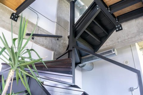 Condominio en alquiler en Miami, Florida, 1 dormitorio, 129.88 m2 № 1952053 - foto 12