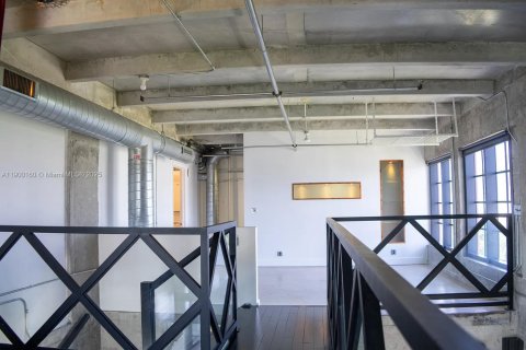 Condominio en alquiler en Miami, Florida, 1 dormitorio, 129.88 m2 № 1952053 - foto 14