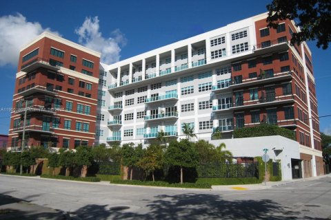 Condominio en alquiler en Miami, Florida, 1 dormitorio, 129.88 m2 № 1952053 - foto 1