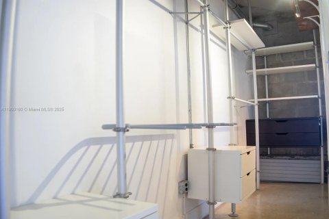 Condominio en alquiler en Miami, Florida, 1 dormitorio, 129.88 m2 № 1952053 - foto 24