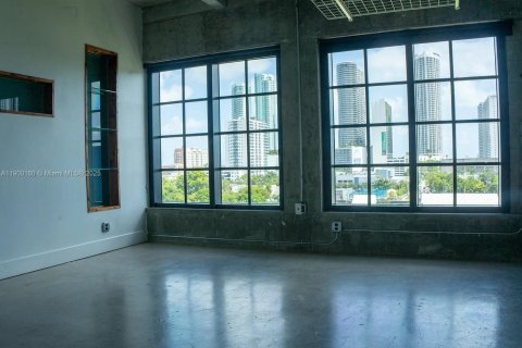 Condominio en alquiler en Miami, Florida, 1 dormitorio, 129.88 m2 № 1952053 - foto 23